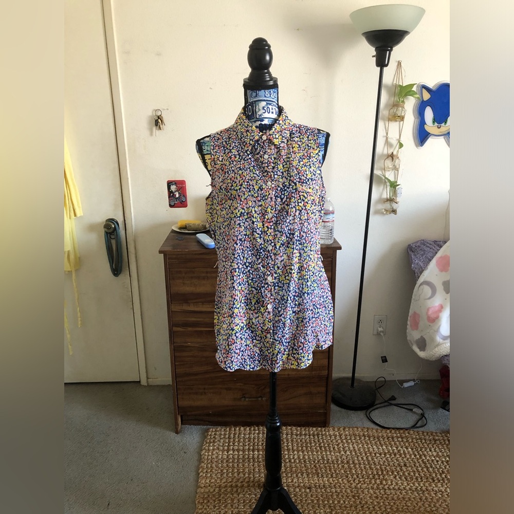 Adorable Multi-Color Floral Sleeveless High-Low Button-Up Blouse